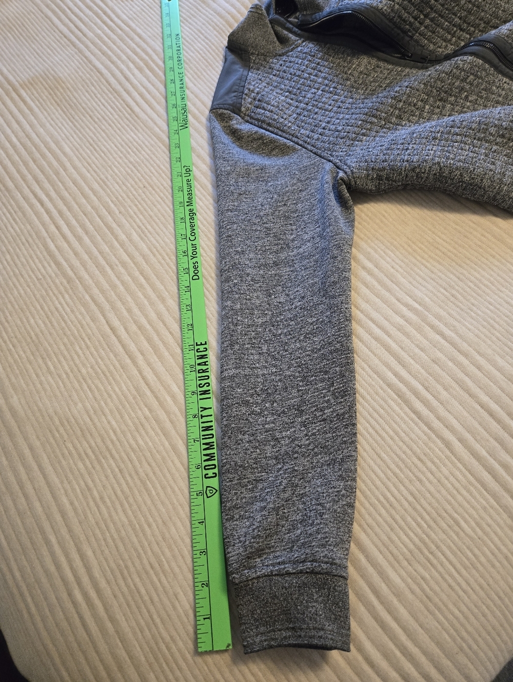 TED BAKER Men's Heather Gray Quilted Knit Whooty Jacket. Size 4. - Picture 11 of 14